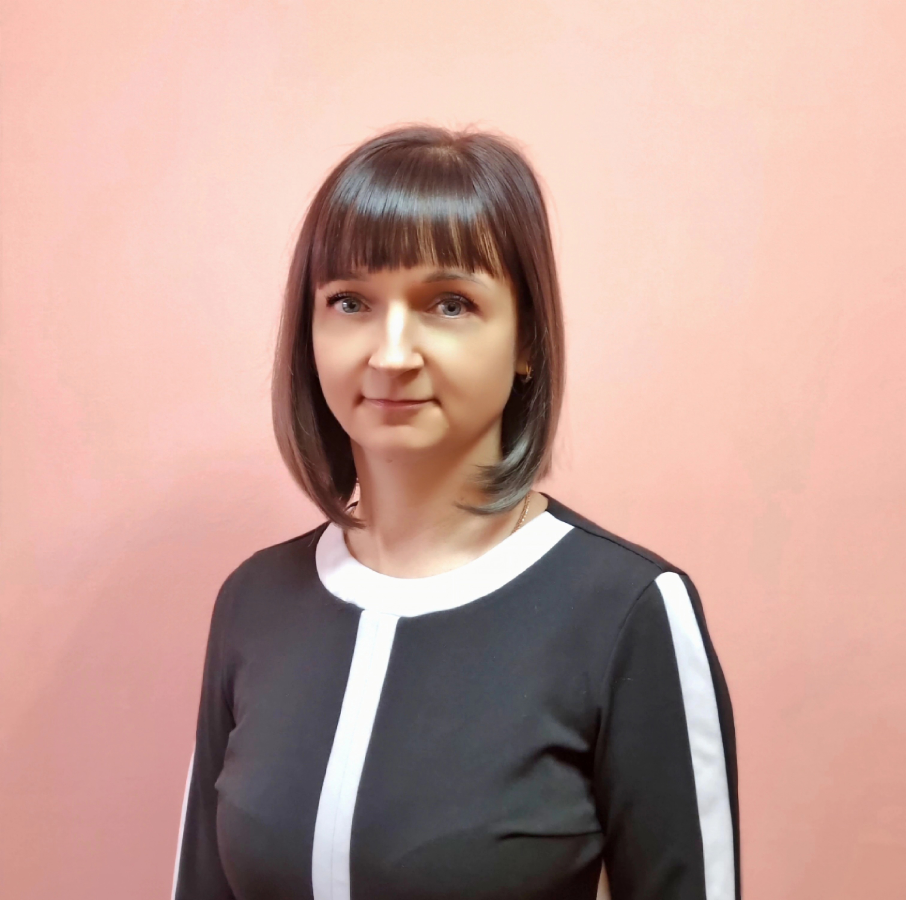 Воспитатель первой категории Уткина Екатерина Владимировна.