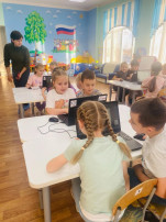 Первое знакомство с компьютером Первое знакомство с компьютером.