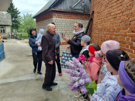 Воспитанники детского сада поздавили ветерана ВОВ Воспитанники детского сада поздавили ветерана ВОВ.